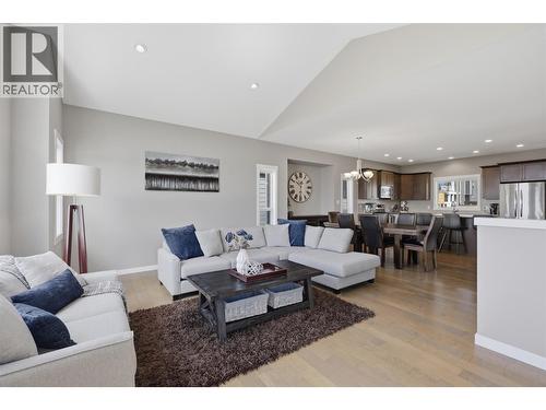 2109 Doubletree Crescent, Kamloops, BC - Indoor Photo Showing Living Room
