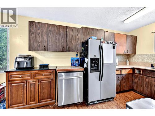 800 Valhalla Drive Unit# 40, Kamloops, BC - Indoor Photo Showing Kitchen