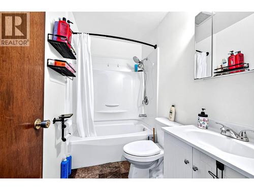 800 Valhalla Drive Unit# 40, Kamloops, BC - Indoor Photo Showing Bathroom