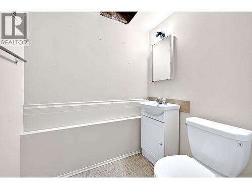 800 Valhalla Drive Unit# 40, Kamloops, BC - Indoor Photo Showing Bathroom