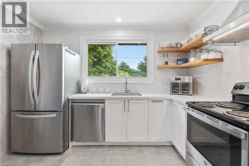 377 Carson Drive, Hamilton, ON - Indoor Photo Showing Kitchen
