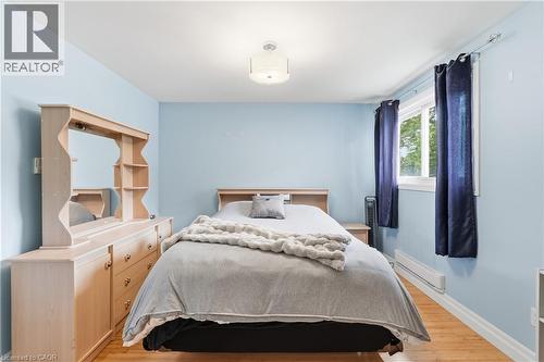 377 Carson Drive, Hamilton, ON - Indoor Photo Showing Bedroom