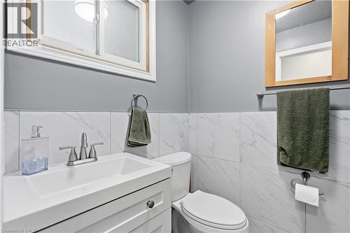 377 Carson Drive, Hamilton, ON - Indoor Photo Showing Bathroom