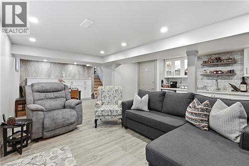 377 Carson Drive, Hamilton, ON - Indoor Photo Showing Living Room