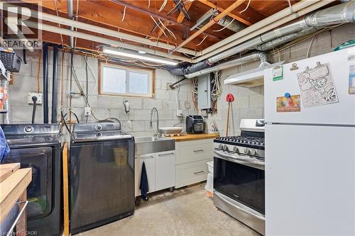 377 Carson Drive, Hamilton, ON - Indoor Photo Showing Laundry Room