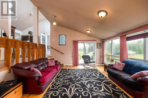 613154 Sideroad 50, West Grey, ON - Indoor Photo Showing Living Room