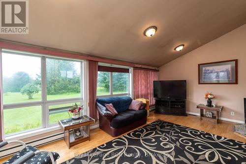 613154 Sideroad 50, West Grey, ON - Indoor Photo Showing Living Room