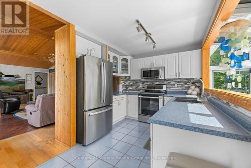 64 Bentley Place, Faraday, ON - Indoor Photo Showing Kitchen