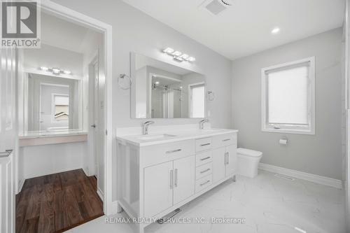 3931 Passway Road, Mississauga, ON - Indoor Photo Showing Bathroom