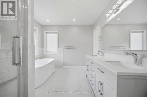 3931 Passway Road, Mississauga, ON - Indoor Photo Showing Bathroom