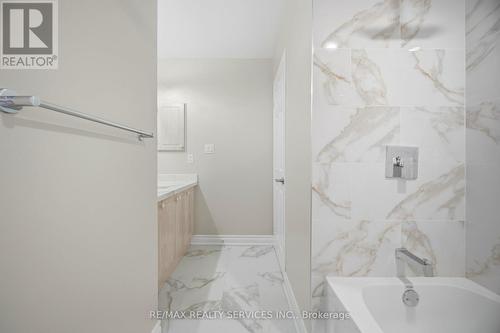 3931 Passway Road, Mississauga, ON - Indoor Photo Showing Bathroom