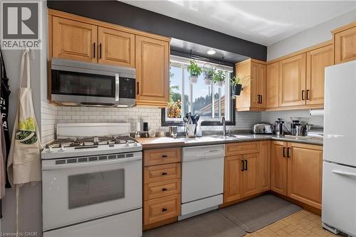 28 Ramsgate Drive, Stoney Creek, ON - Indoor Photo Showing Kitchen With Double Sink