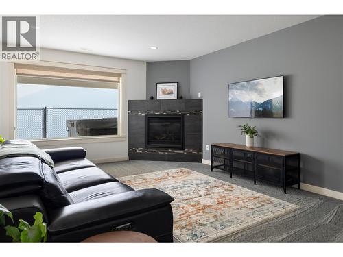 Gas fireplace #2 - 7261 Silver Ridge Drive, Vernon, BC - Indoor Photo Showing Living Room With Fireplace