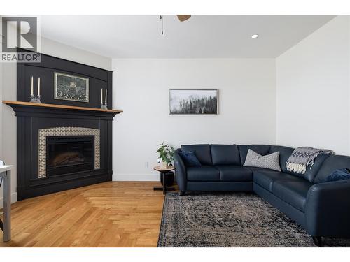 Gas fireplace #1 - 7261 Silver Ridge Drive, Vernon, BC - Indoor Photo Showing Living Room With Fireplace