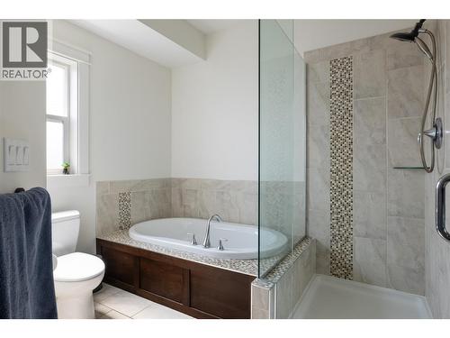 7261 Silver Ridge Drive, Vernon, BC - Indoor Photo Showing Bathroom