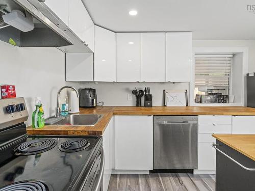 2 Hilltop Drive, Dartmouth, NS - Indoor Photo Showing Kitchen