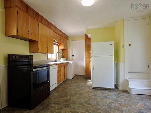 32 River Avenue, Oxford, NS - Indoor Photo Showing Kitchen