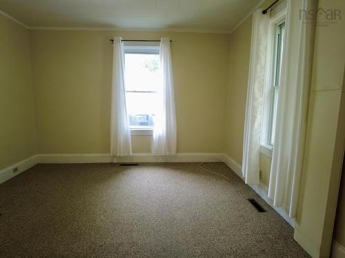32 River Avenue, Oxford, NS - Indoor Photo Showing Other Room