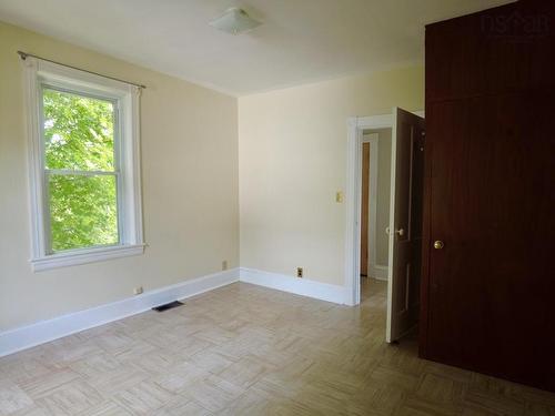 32 River Avenue, Oxford, NS - Indoor Photo Showing Other Room