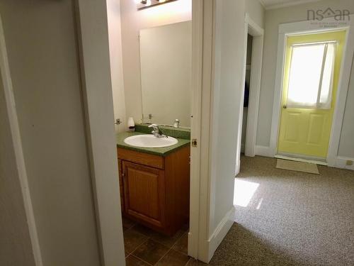32 River Avenue, Oxford, NS - Indoor Photo Showing Bathroom