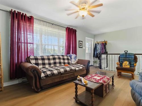 13 Nick Drive, Pine Grove, NS - Indoor Photo Showing Living Room