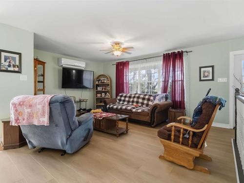 13 Nick Drive, Pine Grove, NS - Indoor Photo Showing Living Room