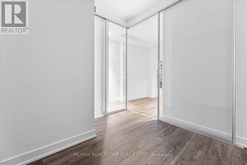 817 - 117 Broadway Avenue, Toronto, ON - Indoor