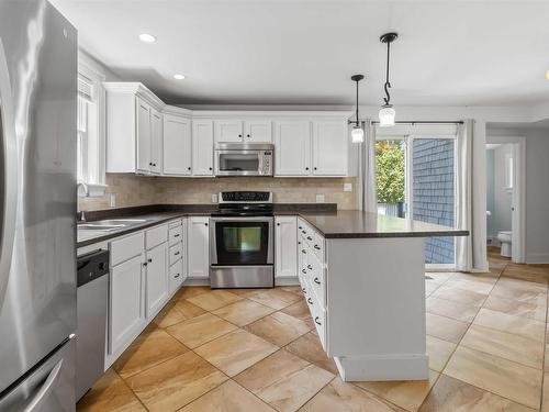 6167 Windsor Terrace, Halifax Peninsula, NS - Indoor Photo Showing Kitchen