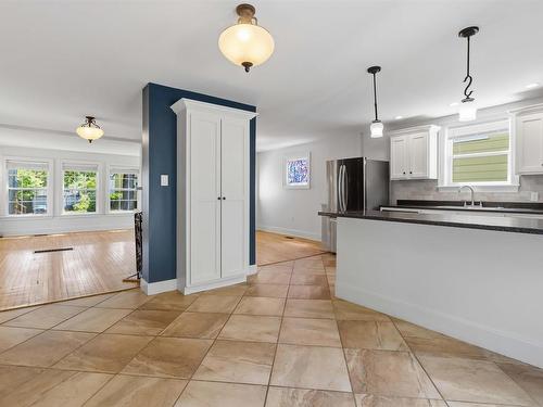6167 Windsor Terrace, Halifax Peninsula, NS - Indoor Photo Showing Kitchen