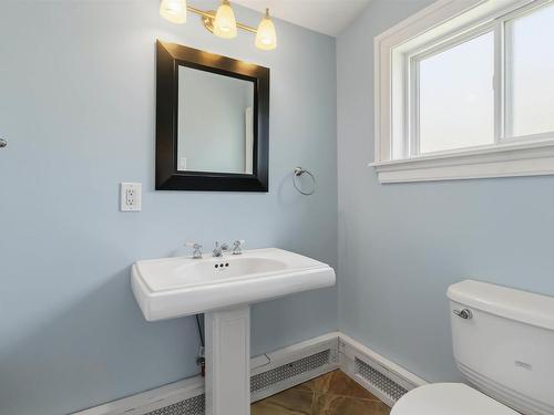 6167 Windsor Terrace, Halifax Peninsula, NS - Indoor Photo Showing Bathroom