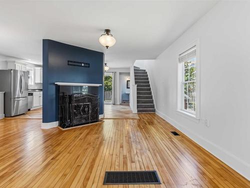 6167 Windsor Terrace, Halifax Peninsula, NS - Indoor Photo Showing Living Room