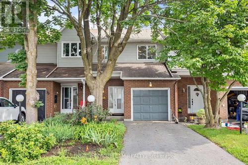 81 RUETER STREET  Ottawa, ON K2J 3V6