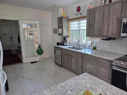 135 Dominion Street, Truro, NS - Indoor Photo Showing Kitchen With Double Sink