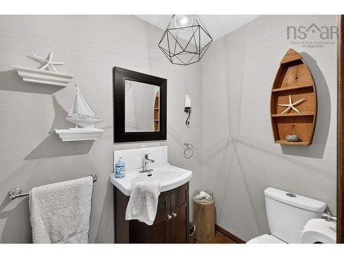 32 Halfway Lake Drive, Hammonds Plains, NS - Indoor Photo Showing Bathroom