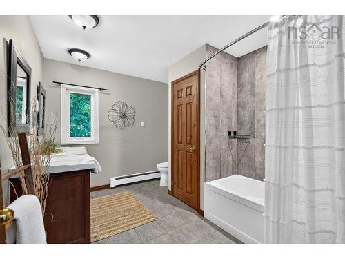 32 Halfway Lake Drive, Hammonds Plains, NS - Indoor Photo Showing Bathroom