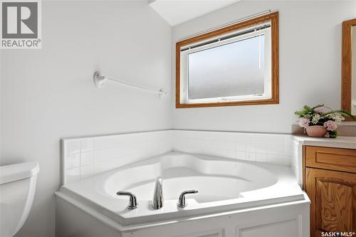 11330 Wascana Meadows, Regina, SK - Indoor Photo Showing Bathroom