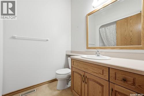 11330 Wascana Meadows, Regina, SK - Indoor Photo Showing Bathroom