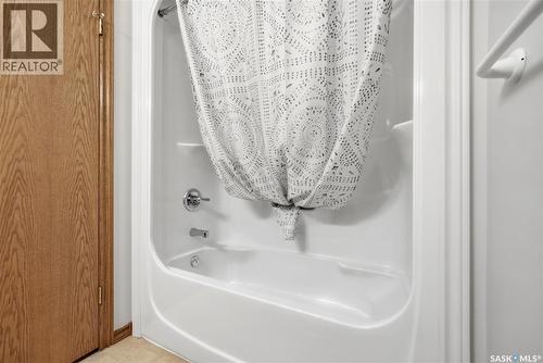 11330 Wascana Meadows, Regina, SK - Indoor Photo Showing Bathroom