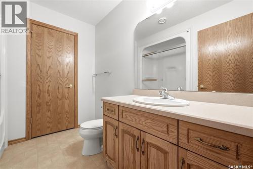 11330 Wascana Meadows, Regina, SK - Indoor Photo Showing Bathroom