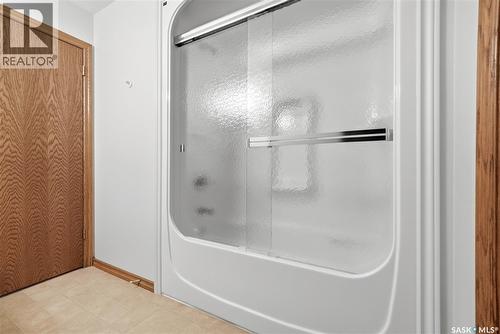 11330 Wascana Meadows, Regina, SK - Indoor Photo Showing Bathroom