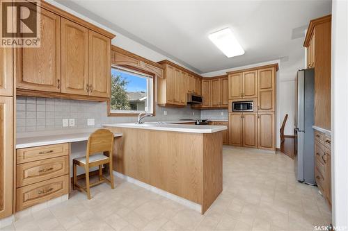 11330 Wascana Meadows, Regina, SK - Indoor Photo Showing Kitchen With Double Sink