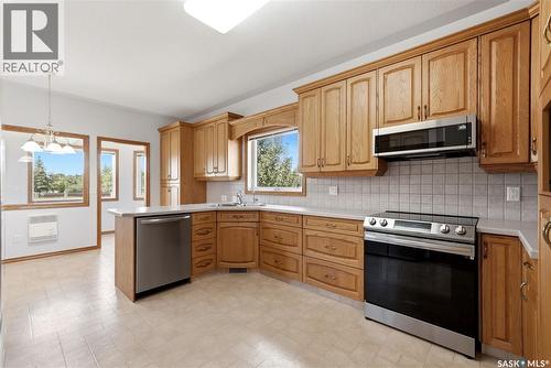 11330 Wascana Meadows, Regina, SK - Indoor Photo Showing Kitchen