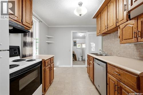 558 Osler Street, Regina, SK - Indoor Photo Showing Kitchen With Double Sink