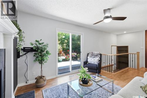 19 Nash Place, Saskatoon, SK - Indoor Photo Showing Living Room