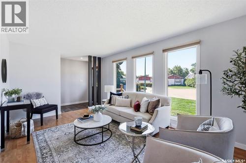 19 Nash Place, Saskatoon, SK - Indoor Photo Showing Living Room