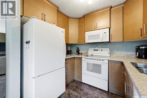 51 Martinac Crescent, Regina, SK - Indoor Photo Showing Kitchen With Double Sink