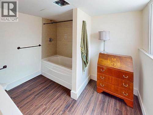 4311 Westview Ave, Powell River, BC - Indoor Photo Showing Bathroom