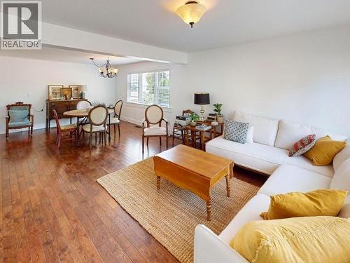 4311 Westview Ave, Powell River, BC - Indoor Photo Showing Living Room