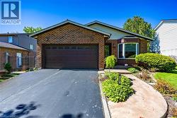 307 ORKNEY Street W  Caledonia, ON N3W 1A3
