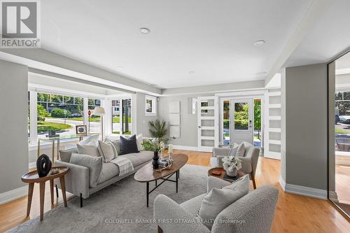 199 Mountbatten Avenue, Ottawa, ON - Indoor Photo Showing Living Room